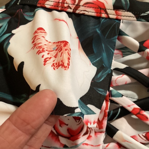 Bikini Swimsuit Floral and Ruffle Swim Suit Size XL - Picture 10 of 10